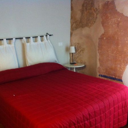 B&B Vicolo Vecchio Terracina Bagian luar foto
